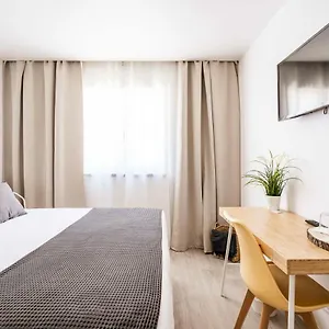 Wavesensations - Surf House Hostel